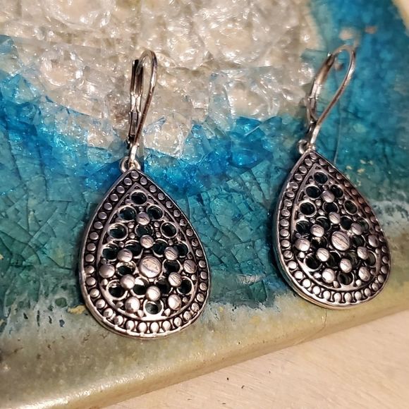 The Sak teardrop shaped earrings‎ - Picture 3 of 4